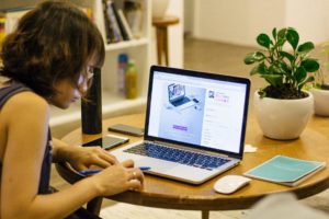freelancer vs outsource company