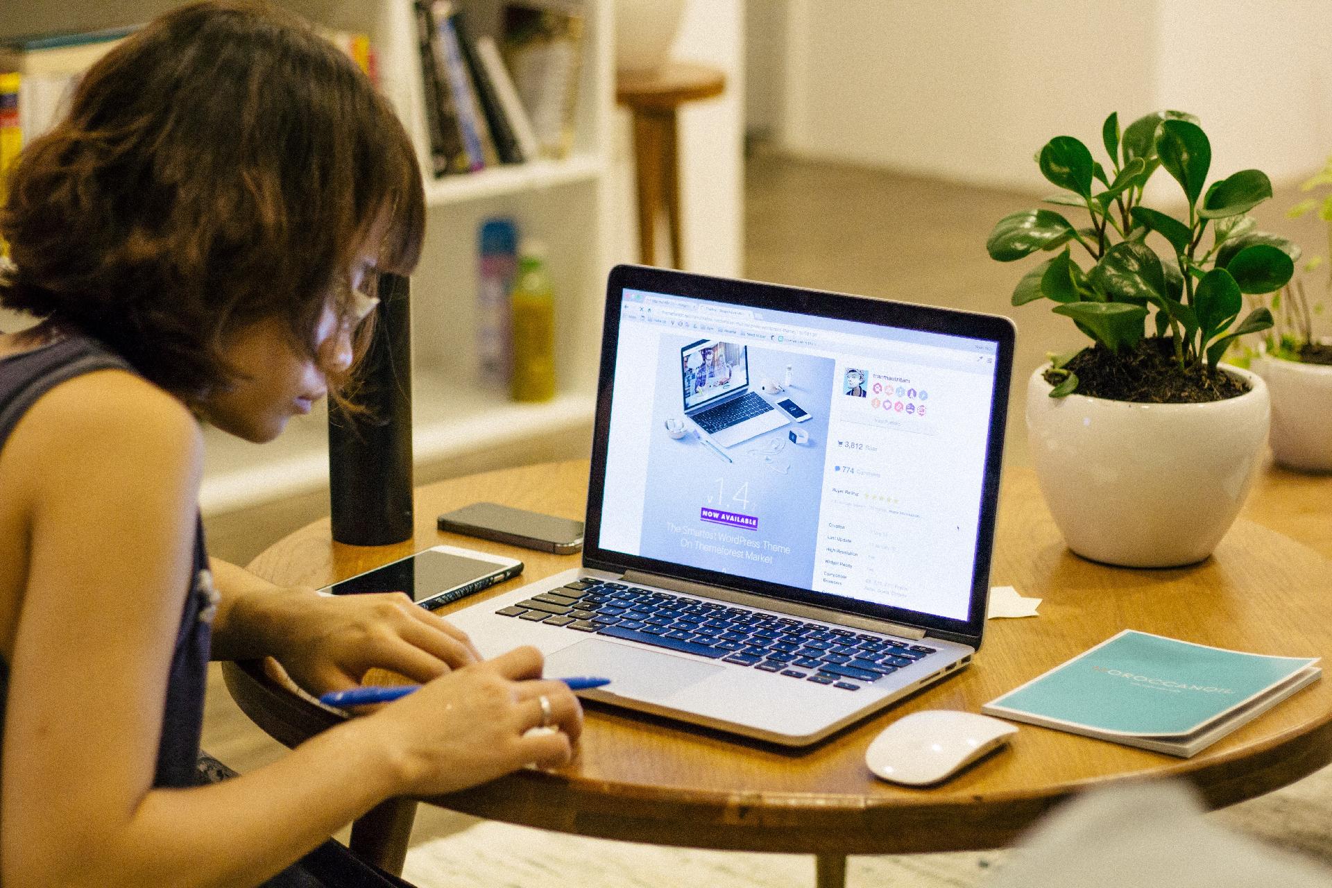 freelancer vs outsource company