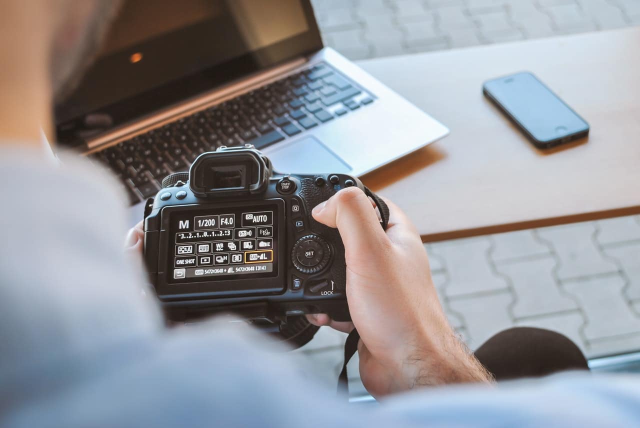 outsourcing services for photographers, Outsourcing Services for Photographers: Which Tasks Should You Outsource?